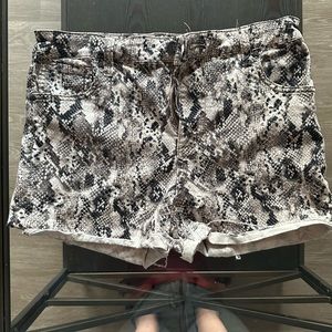 kut from the kloth gidget high rise shorts size 6